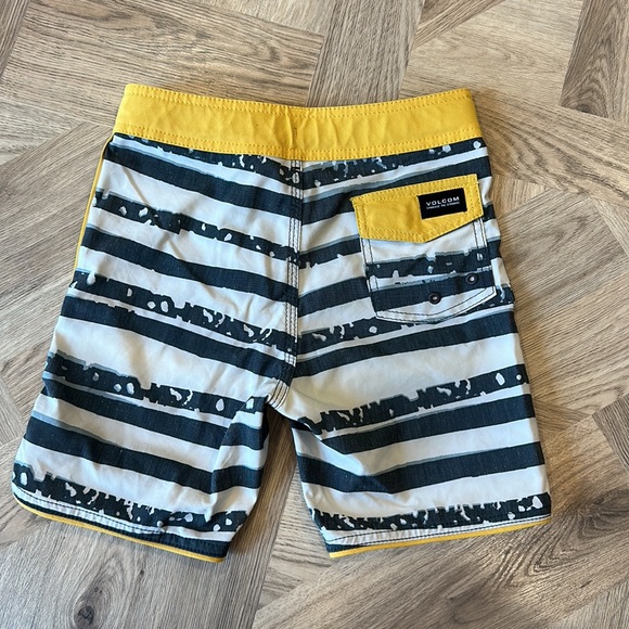 Boys Volcom Swim Set Size 6 - Picture 4 of 4